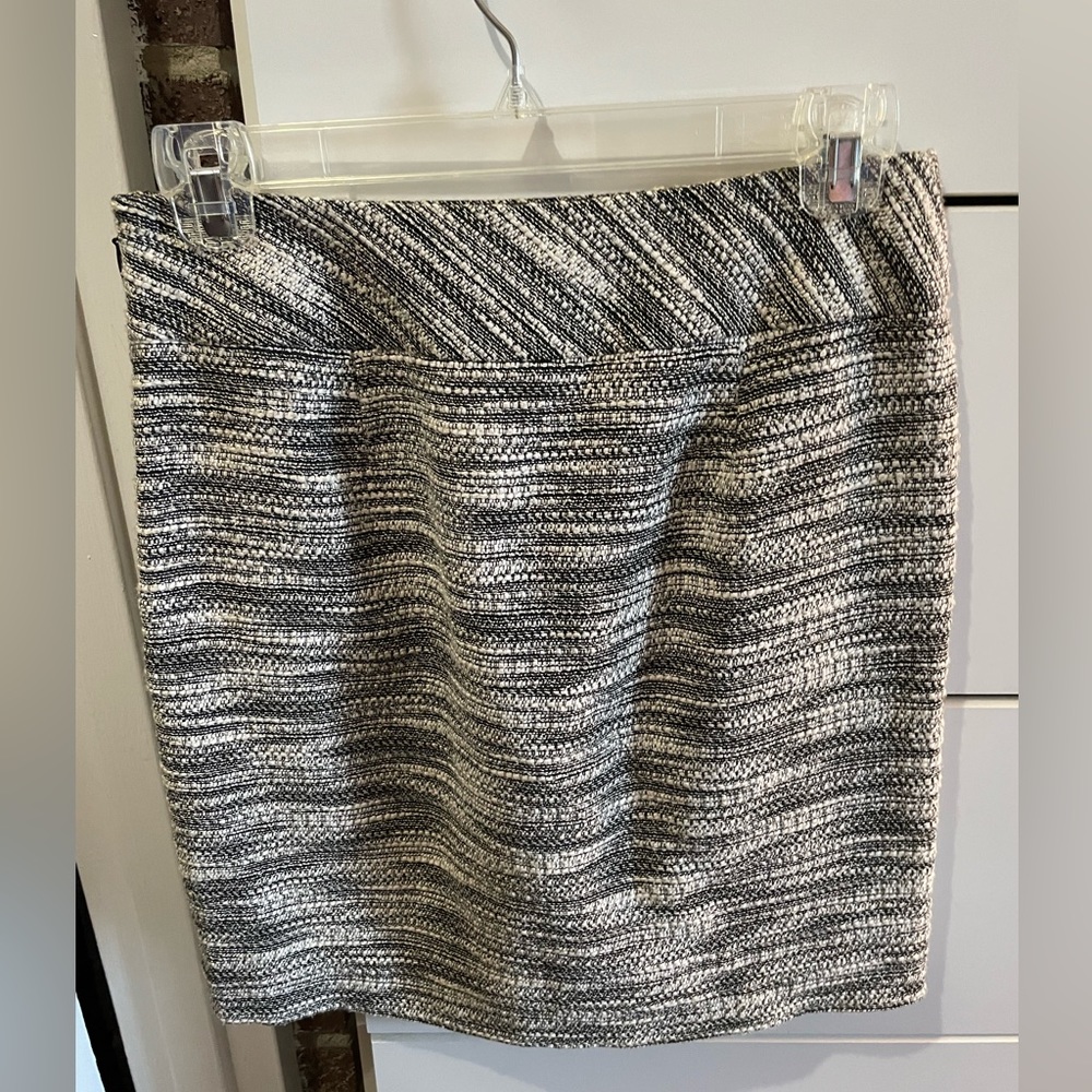 Loft black & white knit skirt, 0 petite